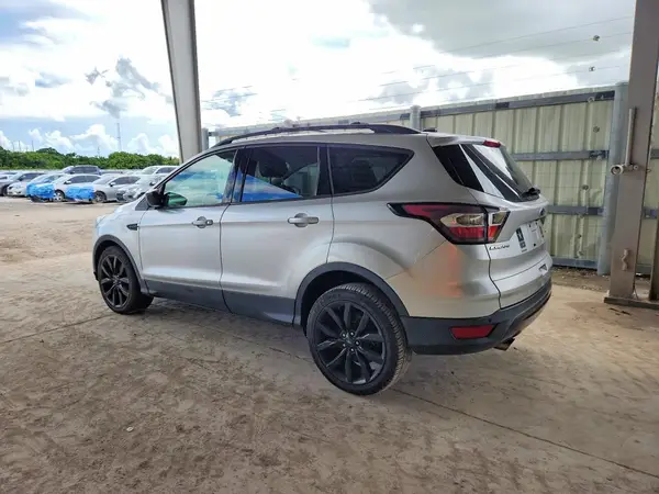 1FMCU0GD1HUD03475 — 2017 Ford Escape, фото 2 с аукциона Copart 06.10.2026, Мелкие вмятины и царапины