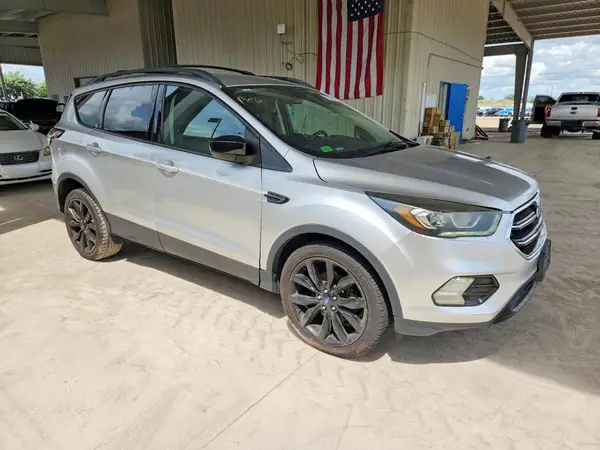 1FMCU0GD1HUD03475 — 2017 Ford Escape, фото 4 с аукциона Copart 06.10.2026, Мелкие вмятины и царапины