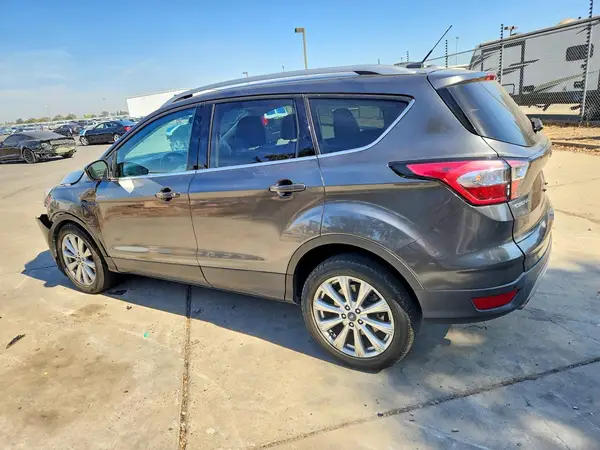 1FMCU9J90HUA15259 — 2017 Ford Escape, фото 2 с аукциона Copart, Передняя часть