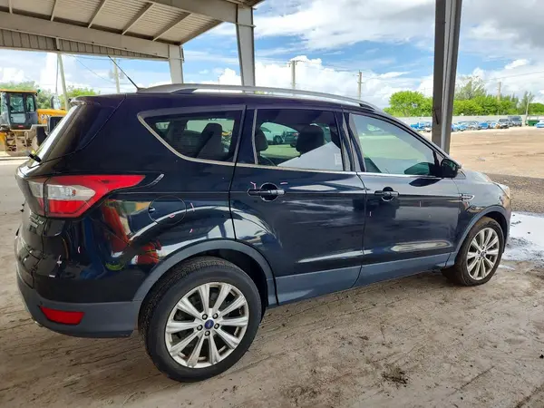 1FMCU0JD1HUC73287 — 2017 Ford Escape, фото 3 с аукциона Copart 30.09.2026, Передняя часть