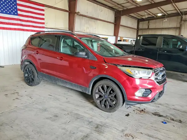 1FMCU0GD5HUA47065 — 2017 Ford Escape, фото 4 с аукциона Copart, Передняя часть