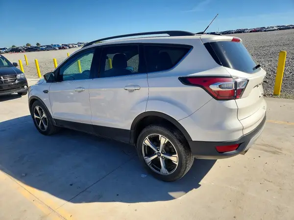 1FMCU0G99HUA78749 — 2017 Ford Escape, фото 2 с аукциона Copart, Передняя часть
