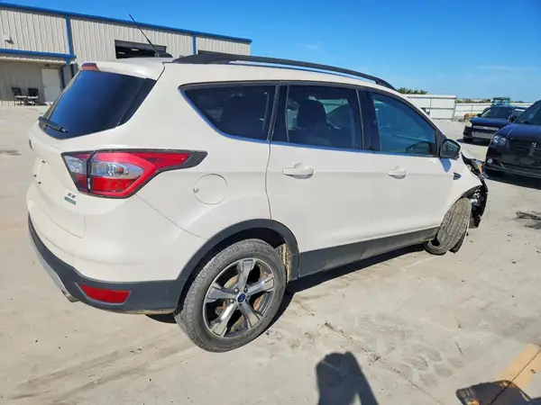 1FMCU0G99HUA78749 — 2017 Ford Escape, фото 3 с аукциона Copart, Передняя часть