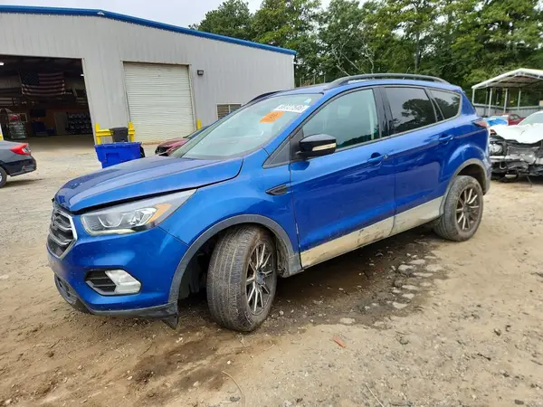 1FMCU9JD2HUD19004 — 2017 Ford Escape, Передняя часть (Front End), фото до ремонта