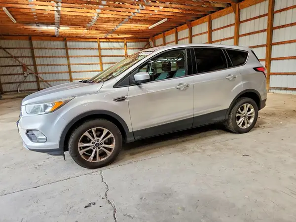 1FMCU9GD7HUD81019 — 2017 Ford Escape, Мелкие вмятины и царапины (Minor Dent/Scratches), фото до ремонта