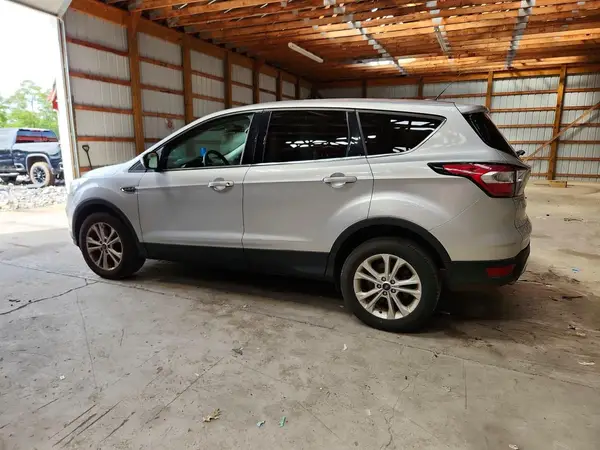 1FMCU9GD7HUD81019 — 2017 Ford Escape, фото 2 с аукциона Copart 15.10.2026, Мелкие вмятины и царапины