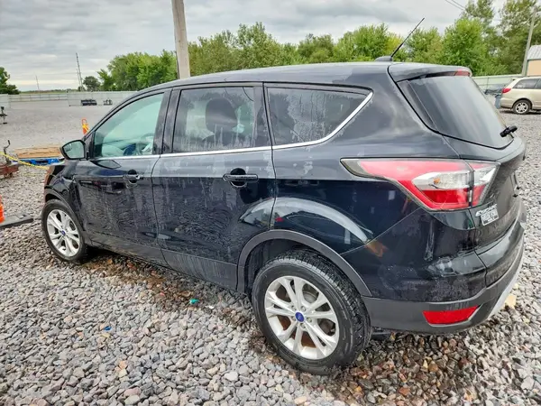 1FMCU0GD9HUA59445 — 2017 Ford Escape, фото 2 с аукциона Copart, Передняя часть