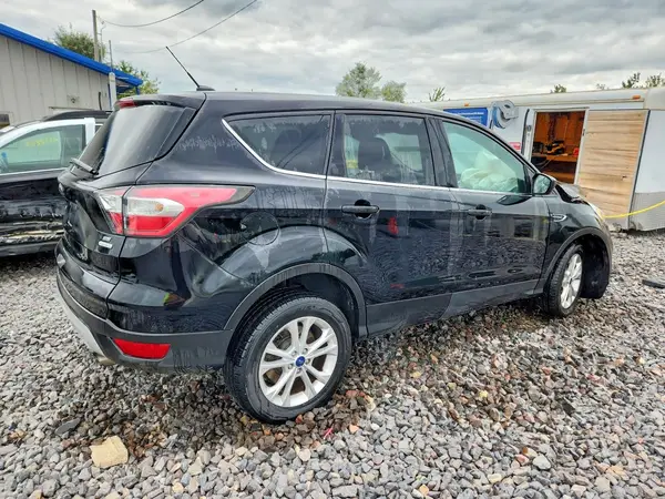 1FMCU0GD9HUA59445 — 2017 Ford Escape, фото 3 с аукциона Copart, Передняя часть