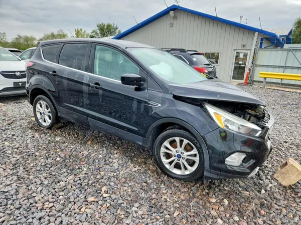 1FMCU0GD9HUA59445 — 2017 Ford Escape, фото 4 с аукциона Copart, Передняя часть