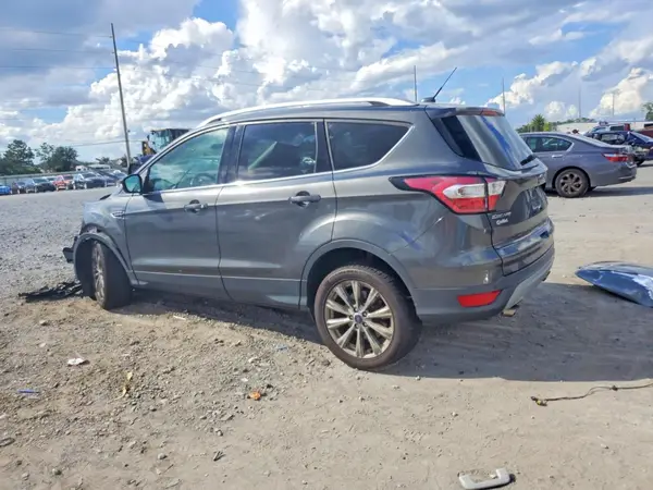 1FMCU0JD0HUE51903 — 2017 Ford Escape, фото 2 с аукциона Copart, Передняя часть