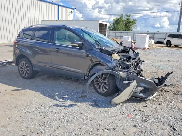 1FMCU0JD0HUE51903 — 2017 Ford Escape, фото 4 с аукциона Copart, Передняя часть