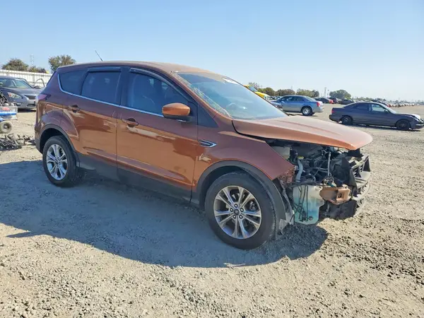 1FMCU0GD9HUC80334 — 2017 Ford Escape, фото 4 с аукциона Copart 29.09.2026, Передняя часть