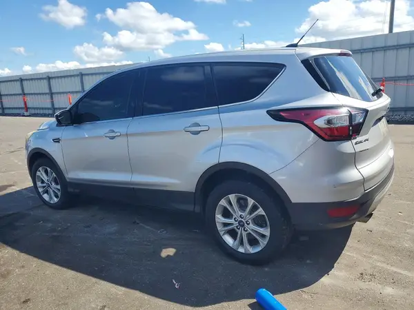 1FMCU9GD7HUE39565 — 2017 Ford Escape, фото 2 с аукциона Copart 05.10.2026, Пожар салона