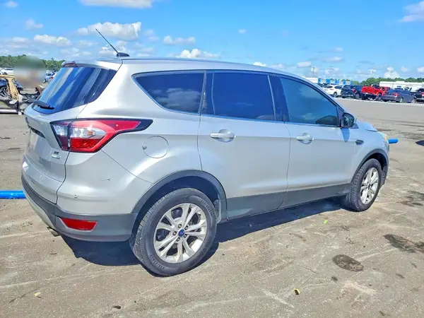 1FMCU9GD7HUE39565 — 2017 Ford Escape, фото 3 с аукциона Copart 05.10.2026, Пожар салона
