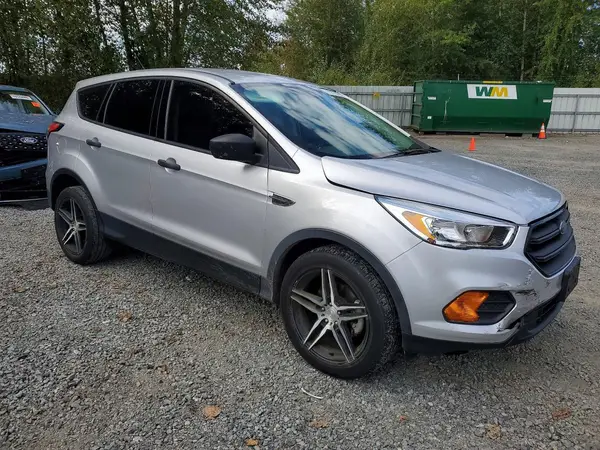 1FMCU0F71HUE98005 — 2017 Ford Escape, фото 4 с аукциона Copart, Передняя часть