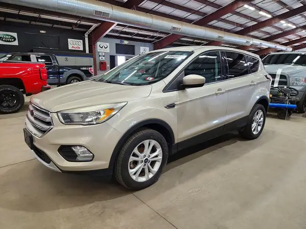 1FMCU9GD2HUD23738 — 2017 Ford Escape, Мелкие вмятины и царапины (Minor Dent/Scratches), фото до ремонта