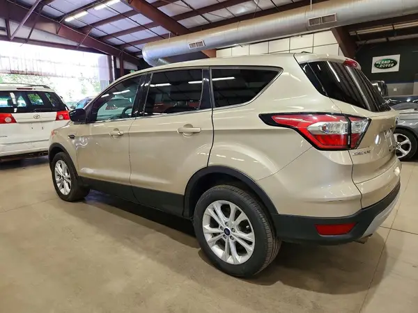 1FMCU9GD2HUD23738 — 2017 Ford Escape, фото 2 с аукциона Copart 13.10.2026, Мелкие вмятины и царапины