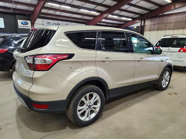 1FMCU9GD2HUD23738 — 2017 Ford Escape, фото 3 с аукциона Copart 13.10.2026, Мелкие вмятины и царапины
