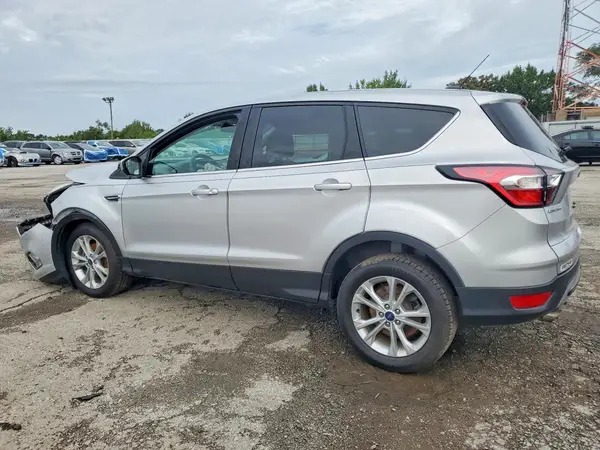 1FMCU0GD5HUE02767 — 2017 Ford Escape, фото 2 с аукциона Copart, Передняя часть