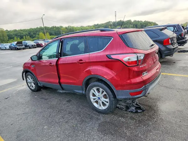 1FMCU9GD7HUB98896 — 2017 Ford Escape, фото 2 с аукциона Copart, Передняя часть