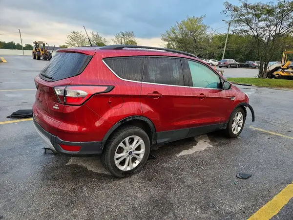 1FMCU9GD7HUB98896 — 2017 Ford Escape, фото 3 с аукциона Copart, Передняя часть