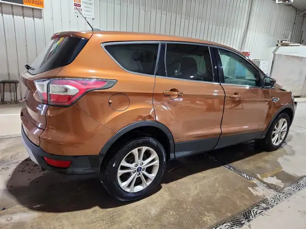 1FMCU9G99HUB04688 — 2017 Ford Escape, фото 3 с аукциона Copart, Передняя часть