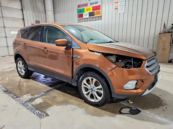 1FMCU9G99HUB04688 — 2017 Ford Escape, фото 4 с аукциона Copart, Передняя часть