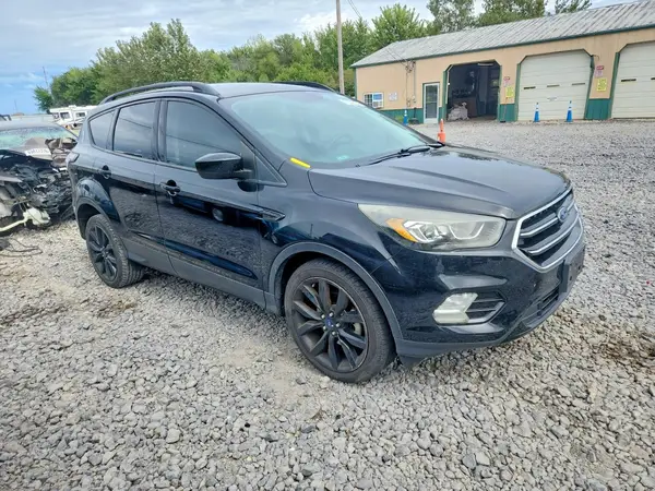 1FMCU0GD7HUC74239 — 2017 Ford Escape, фото 4 с аукциона Copart, Задняя часть