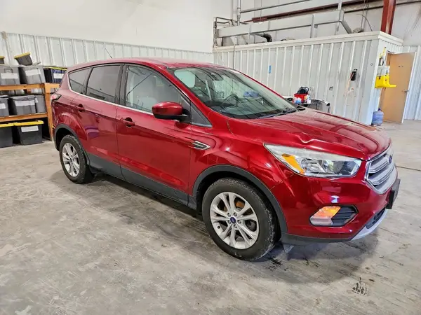 1FMCU0GD0HUE89882 — 2017 Ford Escape, фото 4 с аукциона Copart 05.10.2026, Мелкие вмятины и царапины