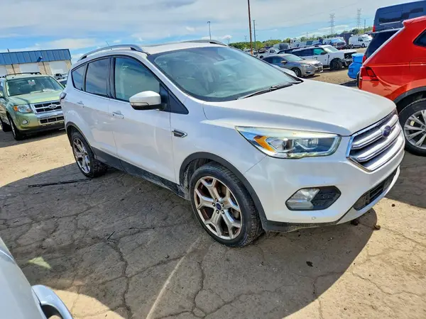 1FMCU9J95HUD58391 — 2017 Ford Escape, фото 4 с аукциона Copart 02.10.2026, Задняя часть