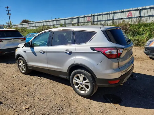 1FMCU0GD9HUF06176 — 2017 Ford Escape, фото 2 с аукциона Copart, Передняя часть