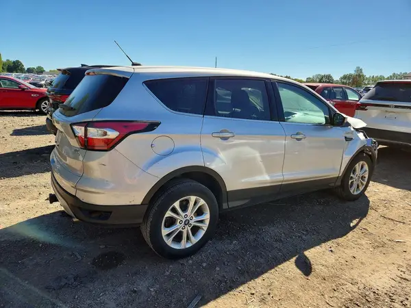 1FMCU0GD9HUF06176 — 2017 Ford Escape, фото 3 с аукциона Copart, Передняя часть