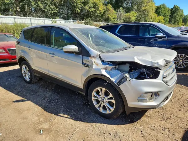 1FMCU0GD9HUF06176 — 2017 Ford Escape, фото 4 с аукциона Copart, Передняя часть