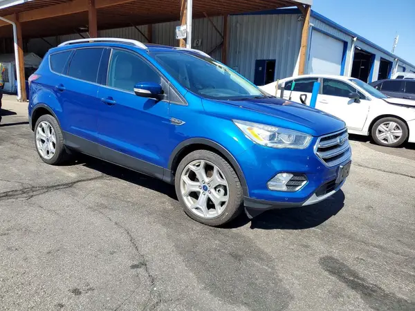 1FMCU9J95HUB43612 — 2017 Ford Escape, фото 4 с аукциона Copart 06.10.2026, Мелкие вмятины и царапины