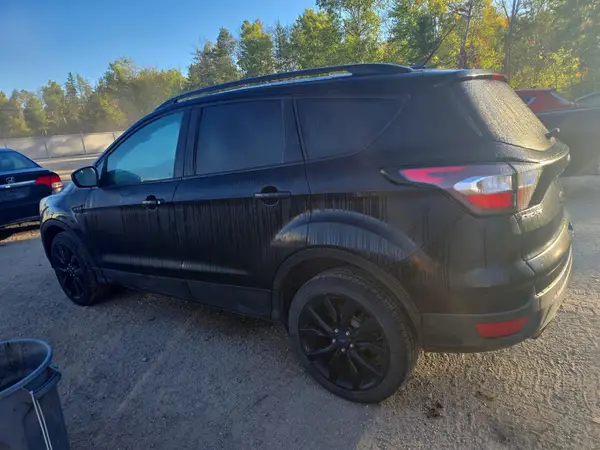 1FMCU9GD9HUD63072 — 2017 Ford Escape, фото 2 с аукциона Copart, Мелкие вмятины и царапины