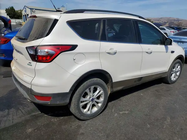 1FMCU0GD2HUD66424 — 2017 Ford Escape, фото 3 с аукциона Copart, Крыша