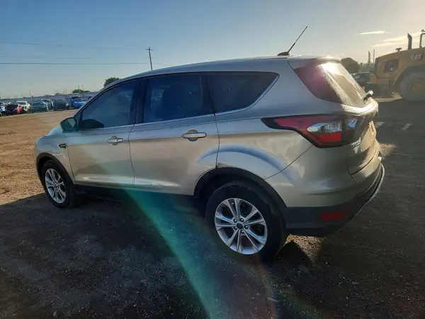 1FMCU0GD8HUB66101 — 2017 Ford Escape, фото 2 с аукциона Copart 14.10.2026, Мелкие вмятины и царапины
