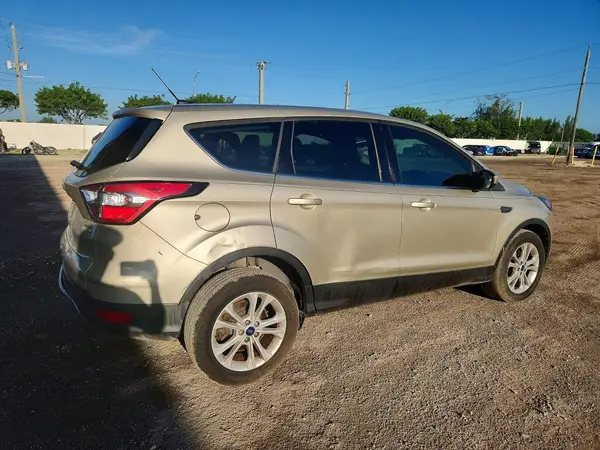 1FMCU0GD8HUB66101 — 2017 Ford Escape, фото 3 с аукциона Copart 14.10.2026, Мелкие вмятины и царапины
