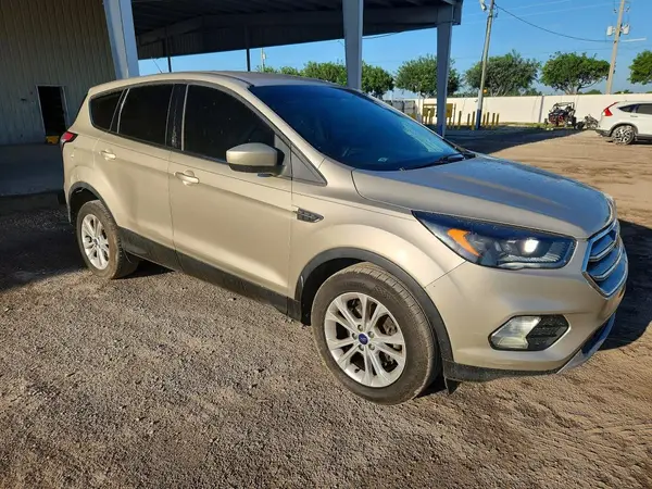1FMCU0GD8HUB66101 — 2017 Ford Escape, фото 4 с аукциона Copart 14.10.2026, Мелкие вмятины и царапины