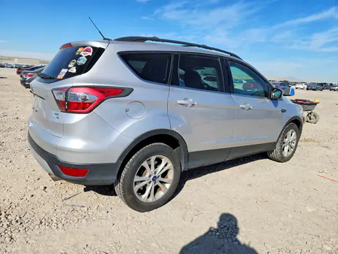 2017 Ford Escape VIN 1FMCU9GD3HUB45547 фото 3