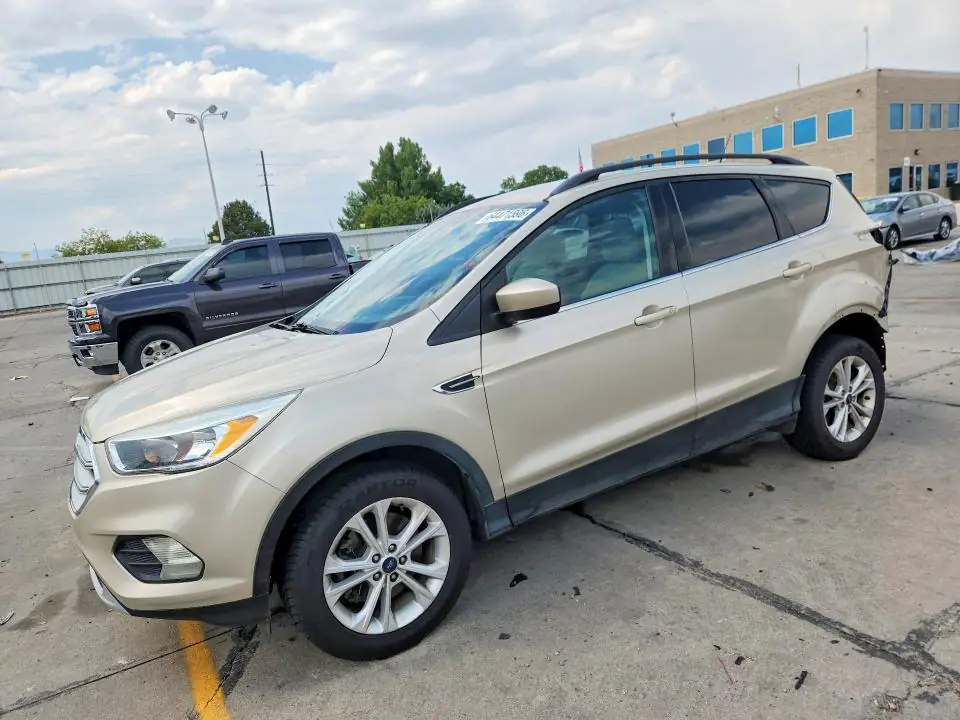 1FMCU9GD3JUB53640 Ford Escape 2018 — повреждение Боковая часть, фото до ремонта