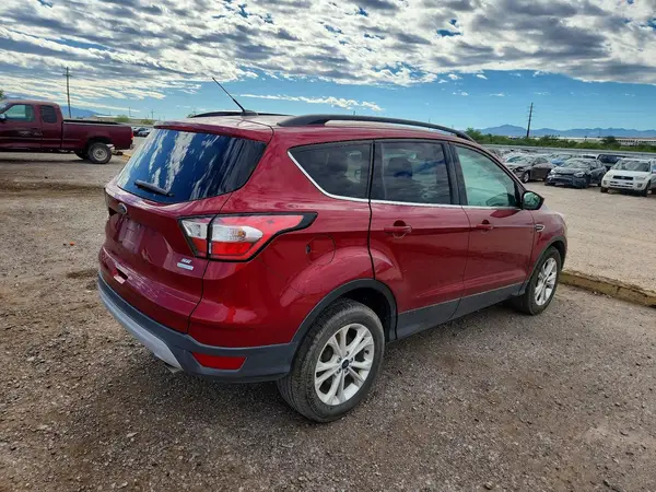 1FMCU0G99JUB62740 — 2018 Ford Escape, фото 3 с аукциона Copart, Передняя часть