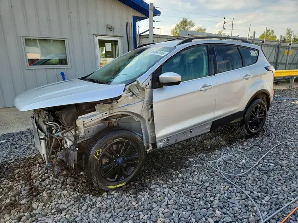 1FMCU9HD9JUA40063 — 2018 Ford Escape, Передняя часть (Front End), фото до ремонта