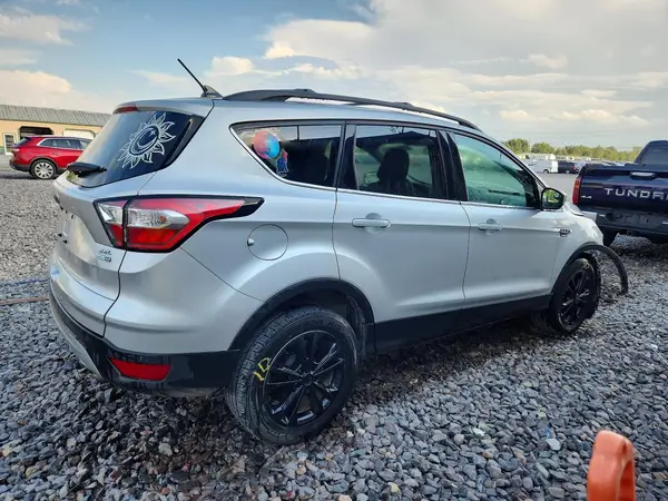 1FMCU9HD9JUA40063 — 2018 Ford Escape, фото 3 с аукциона Copart, Передняя часть