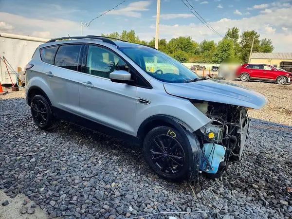 1FMCU9HD9JUA40063 — 2018 Ford Escape, фото 4 с аукциона Copart, Передняя часть