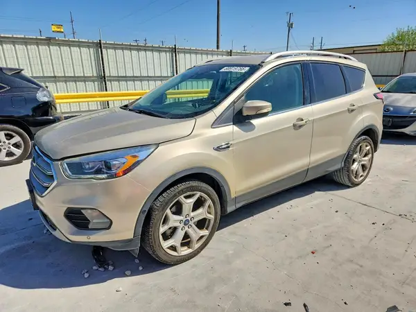 1FMCU9J99JUC05843 — 2018 Ford Escape, Передняя часть (Front End), фото до ремонта