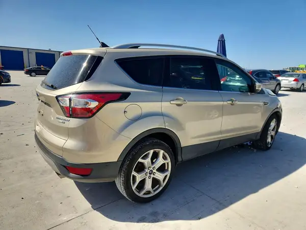 1FMCU9J99JUC05843 — 2018 Ford Escape, фото 3 с аукциона Copart, Передняя часть