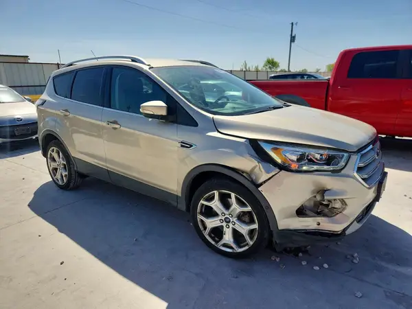 1FMCU9J99JUC05843 — 2018 Ford Escape, фото 4 с аукциона Copart, Передняя часть