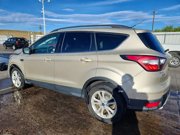 1FMCU9GD2JUC49954 — 2018 Ford Escape, фото 2 с аукциона Copart, Передняя часть