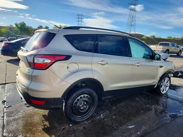 1FMCU9GD2JUC49954 — 2018 Ford Escape, фото 3 с аукциона Copart, Передняя часть